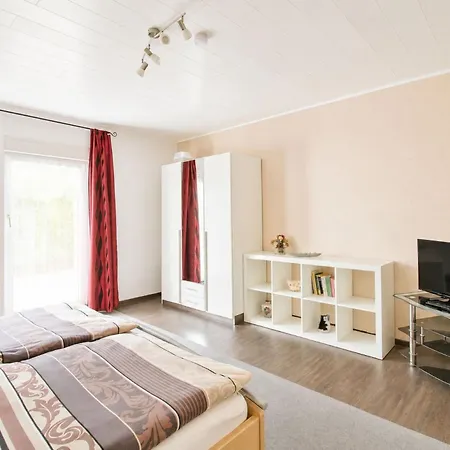 Praktisches Erdgeschoss 2- Schlafzimmer Ruhig Gelegen Mit Parkplatz
